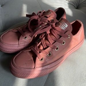 Converse - Size 6 in women’s - pink leather